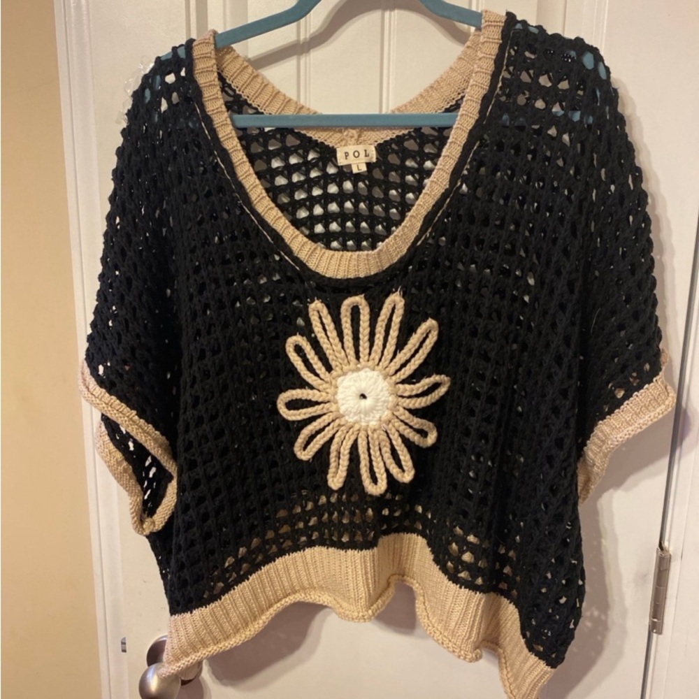 NWOT POL Black and Cream Floral Crochet Poncho L - Picture 2 of 9